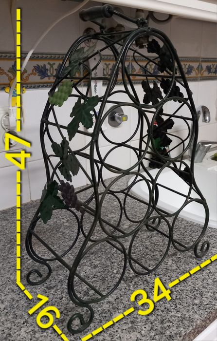 GARRAFEIRA METÁLICA, 8 GARRAFAS.Casa,Cozinha,Restaurante,Café,Garagem.