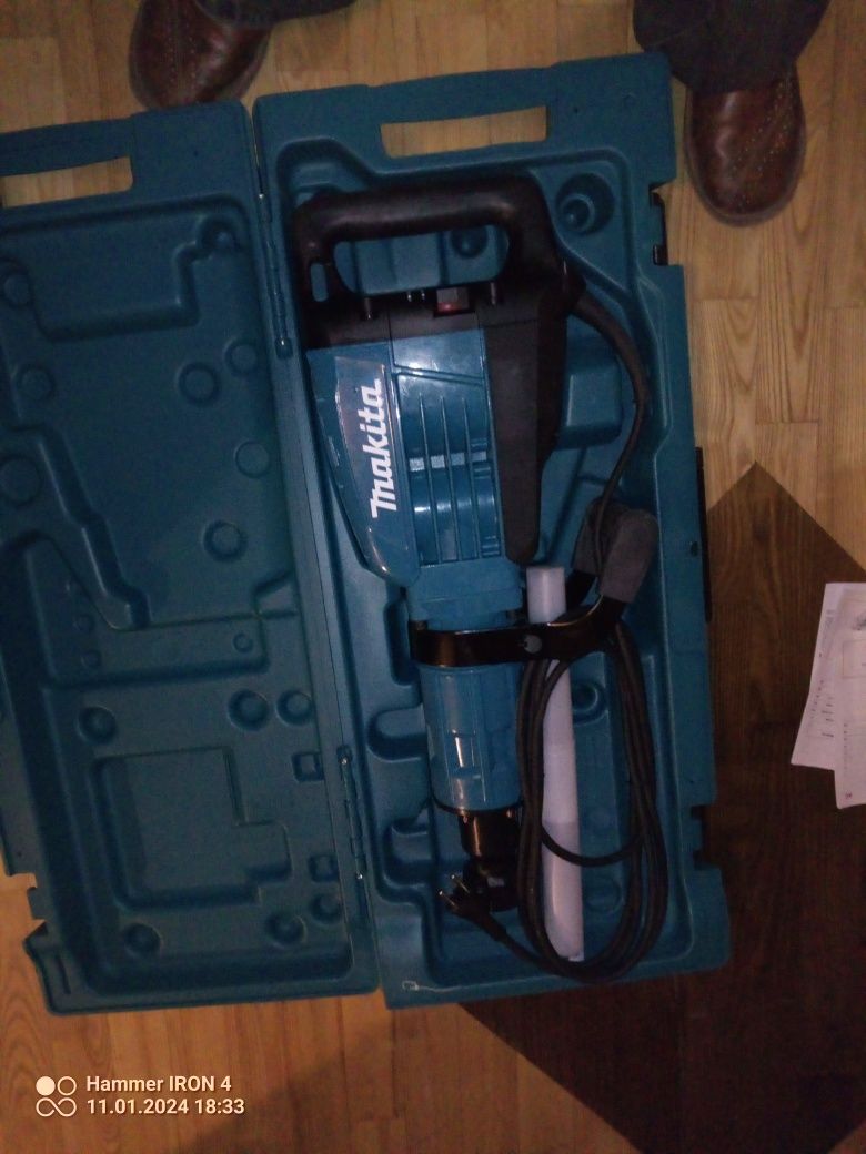 Młot wyburzeniowy Makita HM1307C NOWY