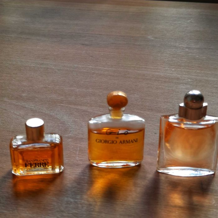 Miniaturki perfum, mini kolekcja (26 szt.).