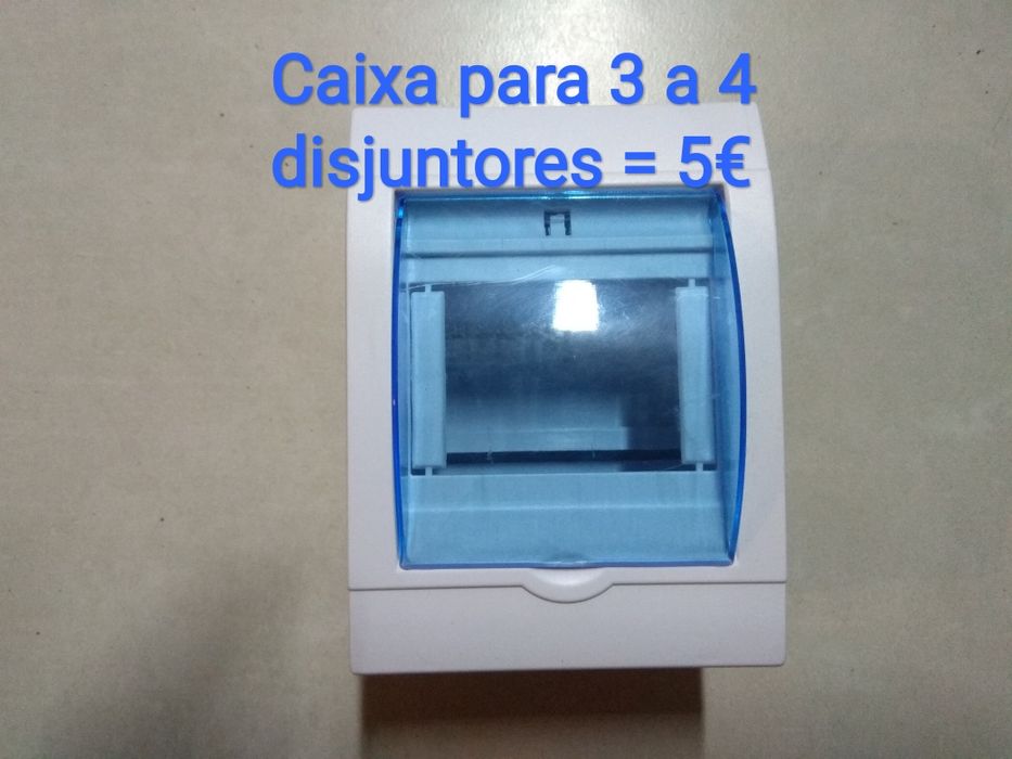 Caixa para disjuntores e porta fusiveis