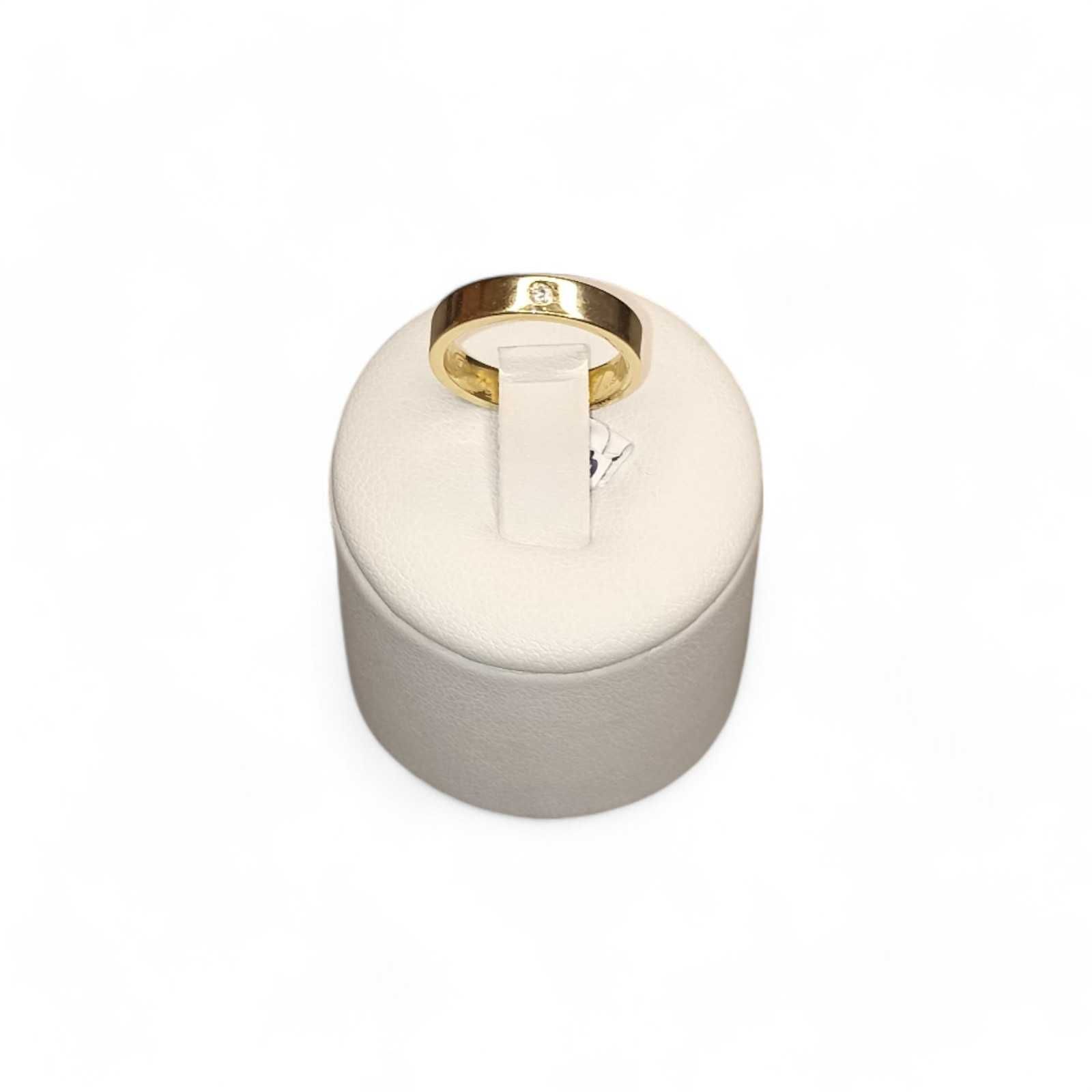Złota obrączka z diamentem, 0,03ct. pr. 585, 4,27g. roz. 12