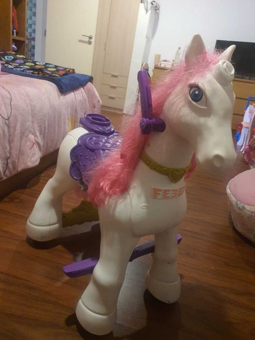 Unicórnio a bateria para menina