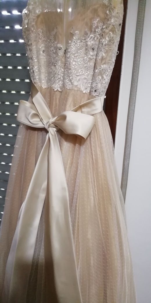 Vestido Noiva com saiote e véu Amour Glamour