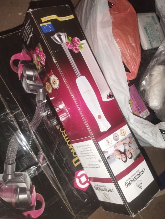 Блендер в упаковке белий майже новий,и чорний б/у