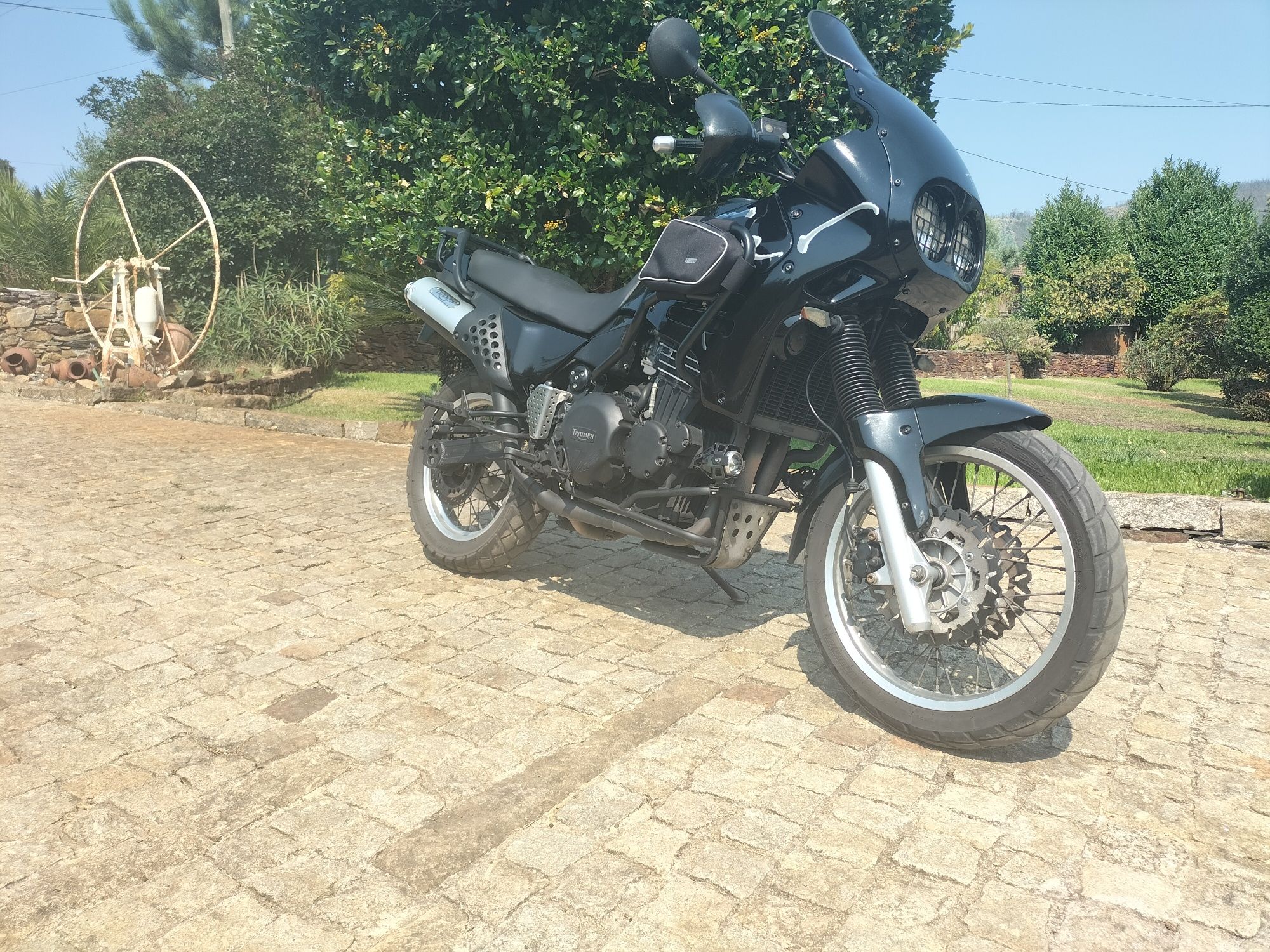 Triumph tiger 900