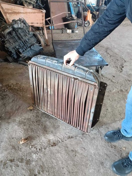 продам радиатор зил 130 и запчасти