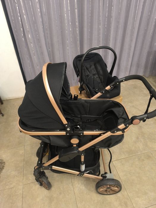 Carrinho de bebê como novo 3 em 1 + banheira e muda fraldas.