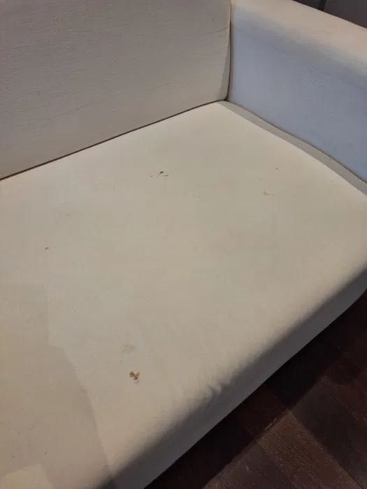 Sofa branco 2 lugares ( 145x70cm)