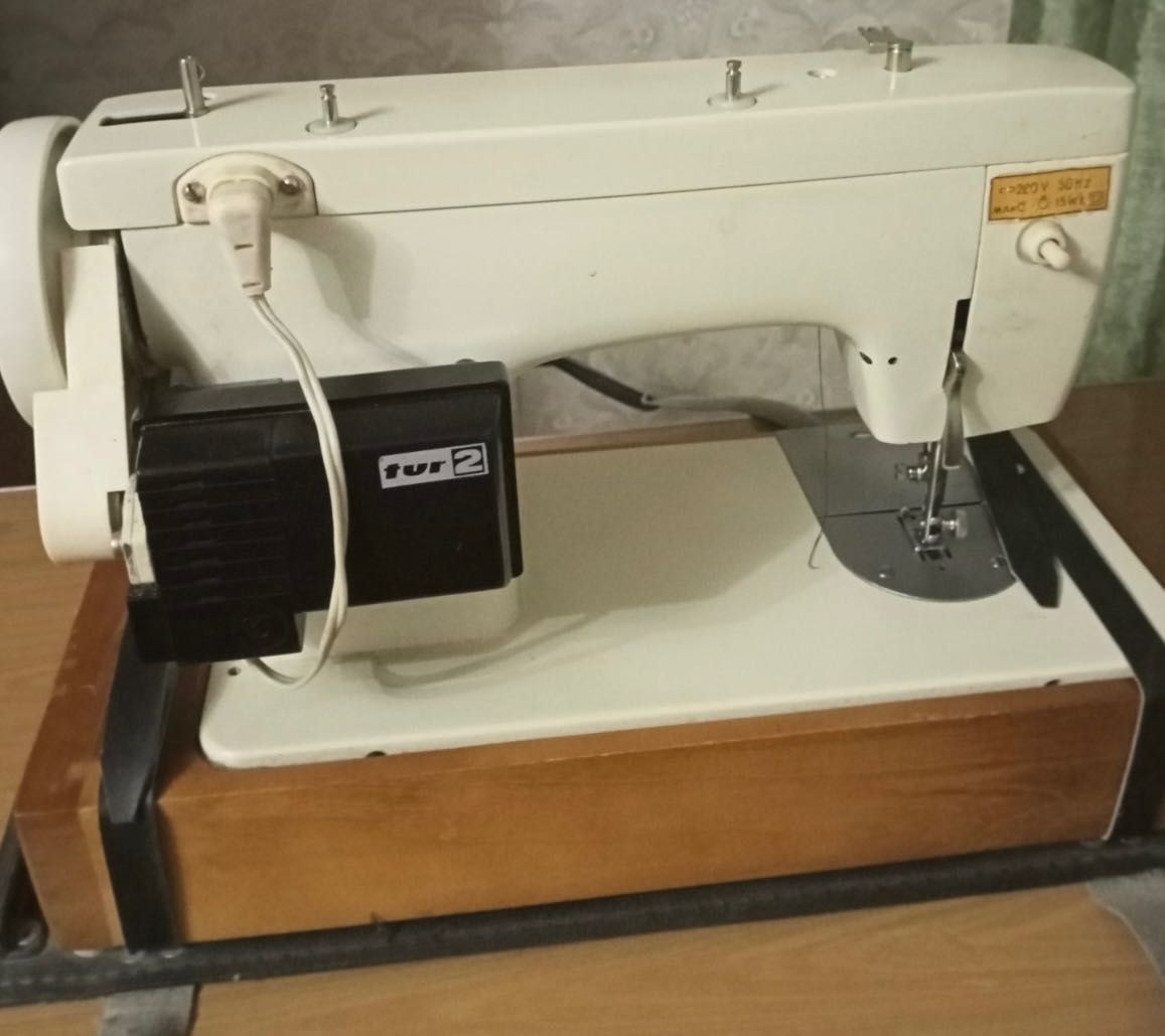 Чайка 132 М швейна машинка з електроприводом