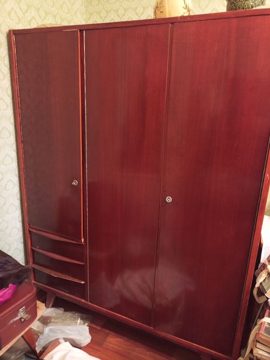 Шкаф б/у 1.2 на 1.5метра