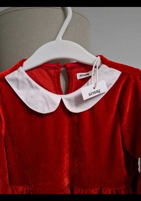 Nowa czerwona welurowa sukienka z kołnierzykiem Sinsay rozmiar 110
