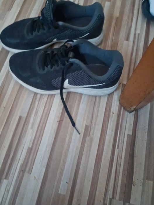 Sprzedaż używanych butów