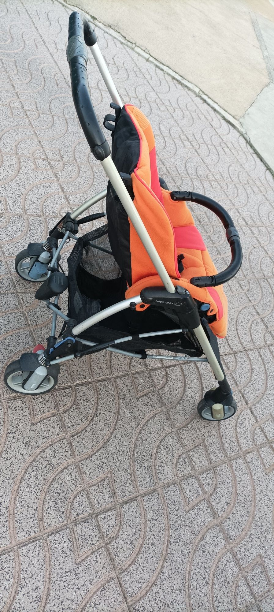 Conjunto cadeira auto + carrinho bebe + Alcofa como novo