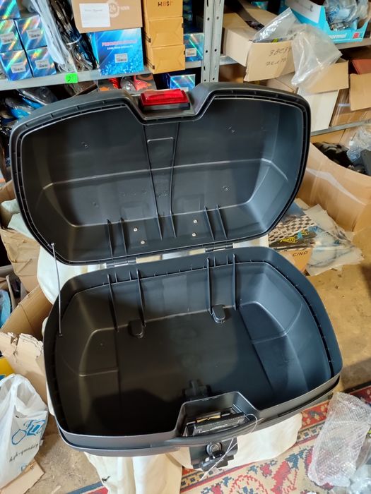 Кофр задній на мотоцикли 45 літрів.Якість  супер. Під два шолома.