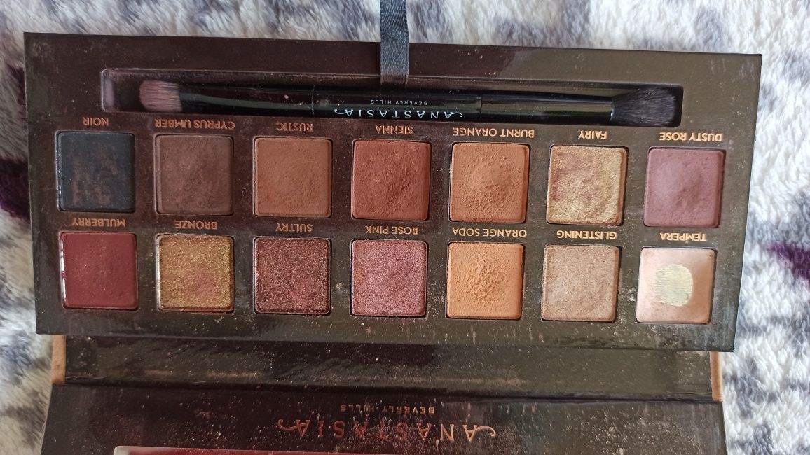 Anastasia Beverly Hills Soft glam