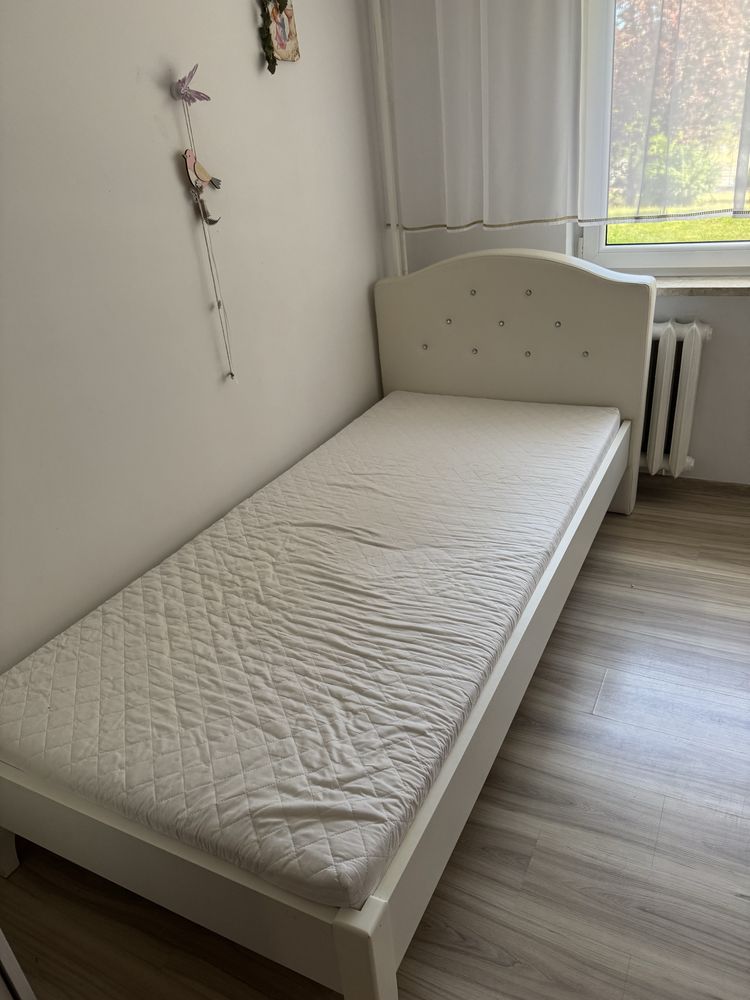 Łóżko pojedyncze z zaglowiem