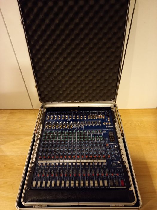 Mesa de Mistura Yamaha 20 Canais/Case/Processador de Efeitos
