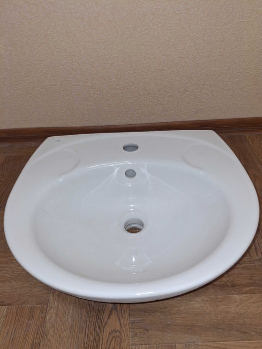 Умивальник в ванную