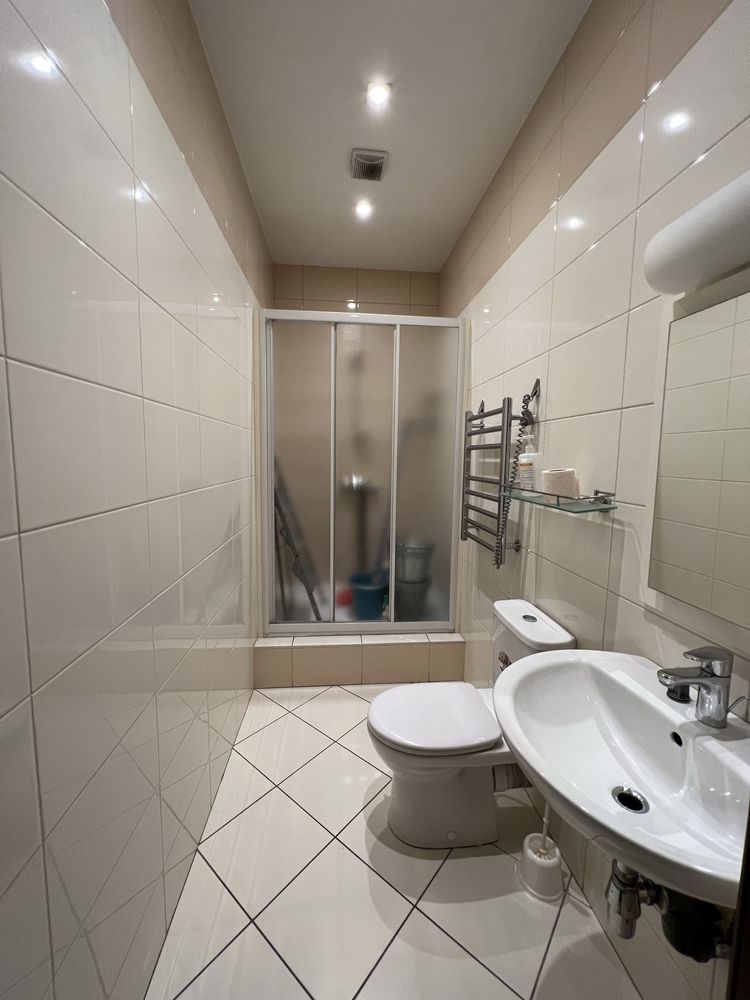 Здам офіс 90 м2, метро Печерська, вул. Коновальця 32-Б, новий будинок