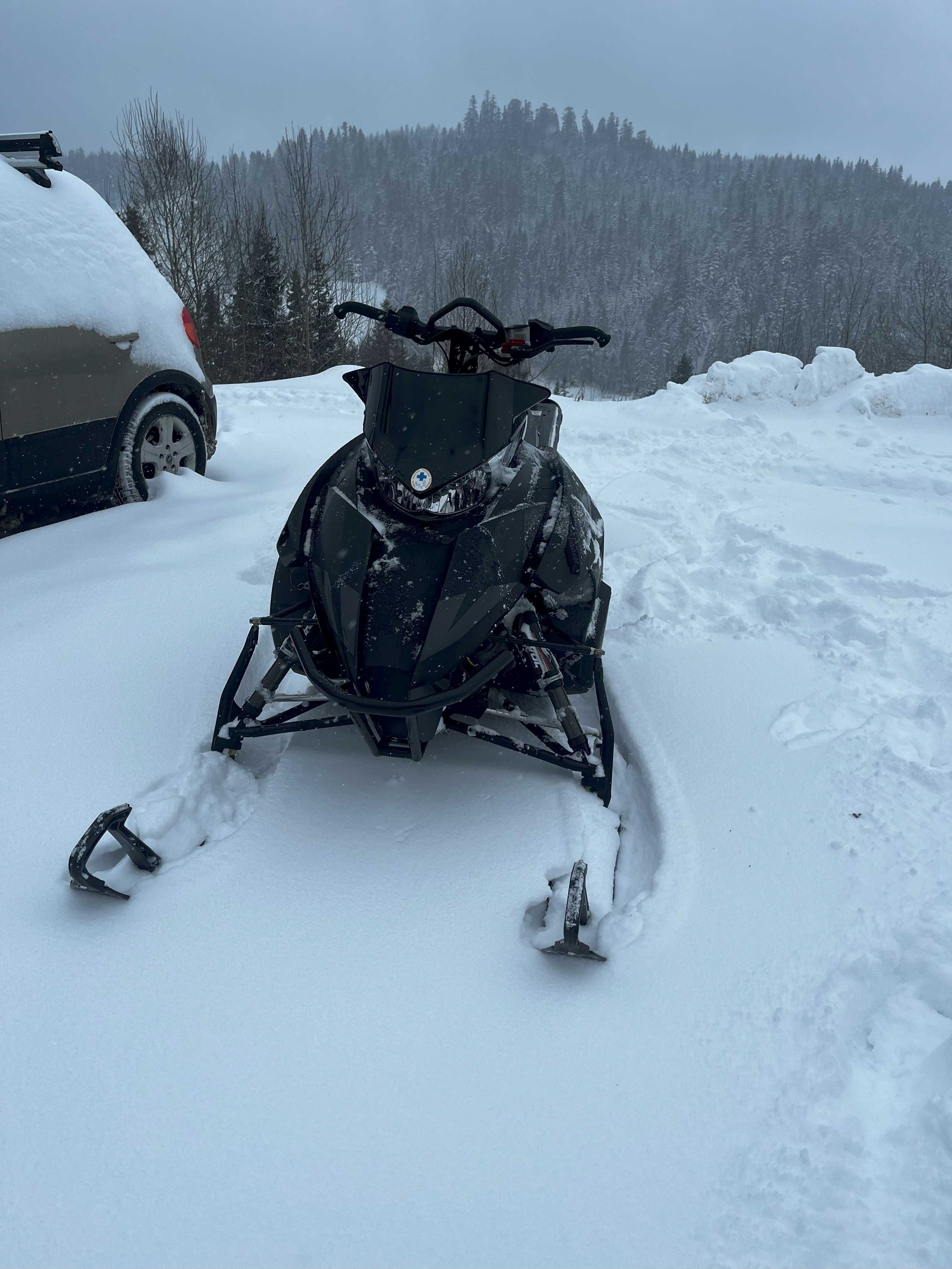 Skuter śnieżny Arctic Cat M8000_153 LTD ES BLACK 2016 R 1000 KM