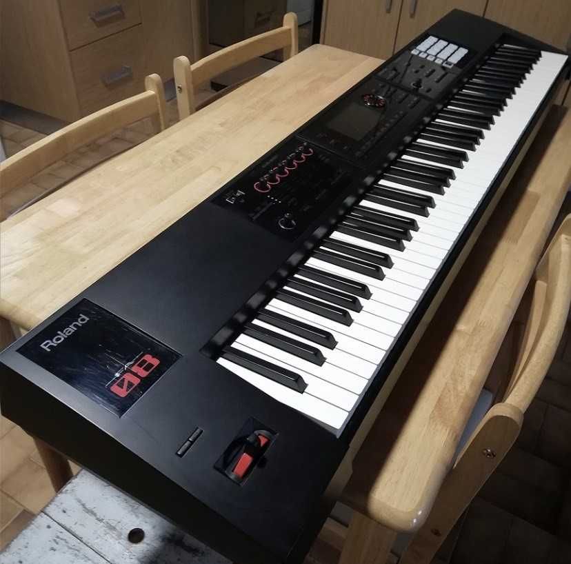 Piano Roland Fa08