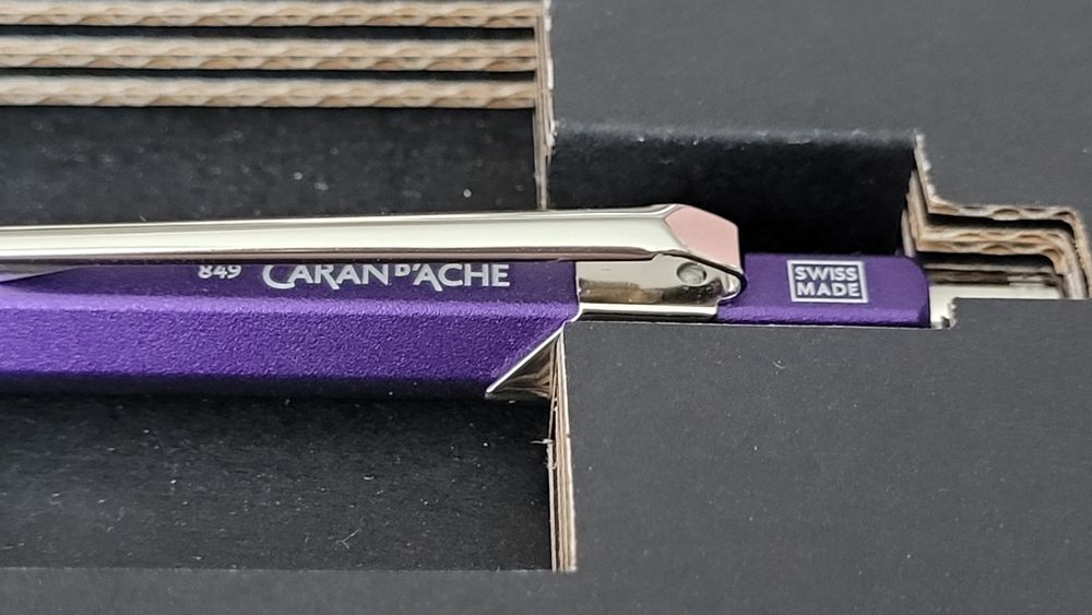 Caran d'Ache 849 Nespresso edycja no 3 długopis fioletowy
