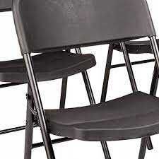 AmazonBasics Składane krzesło z tworzywa sztucznego, udźwig 157,5 kg