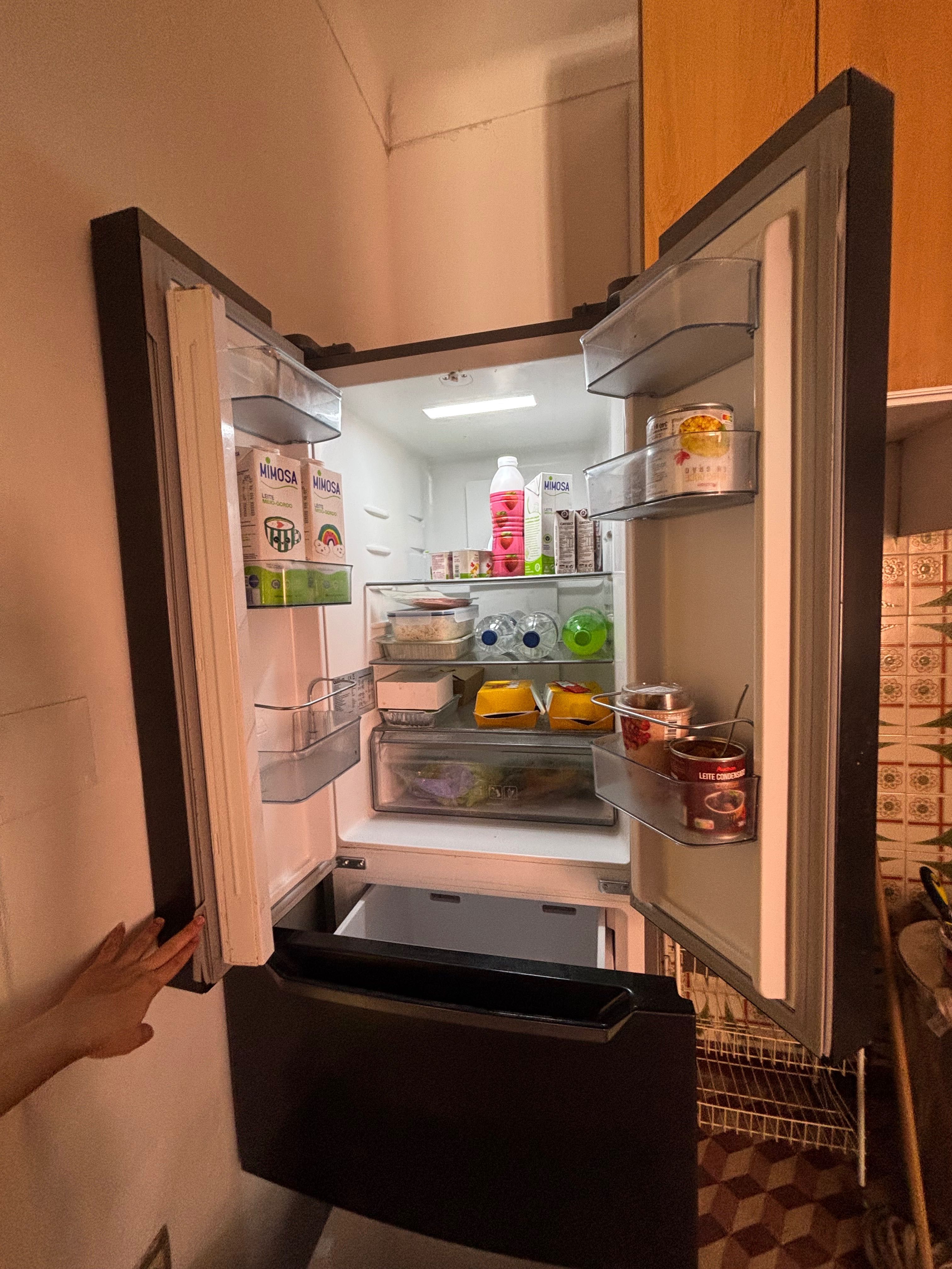 Vendo frigorífico, está assim como na foto.