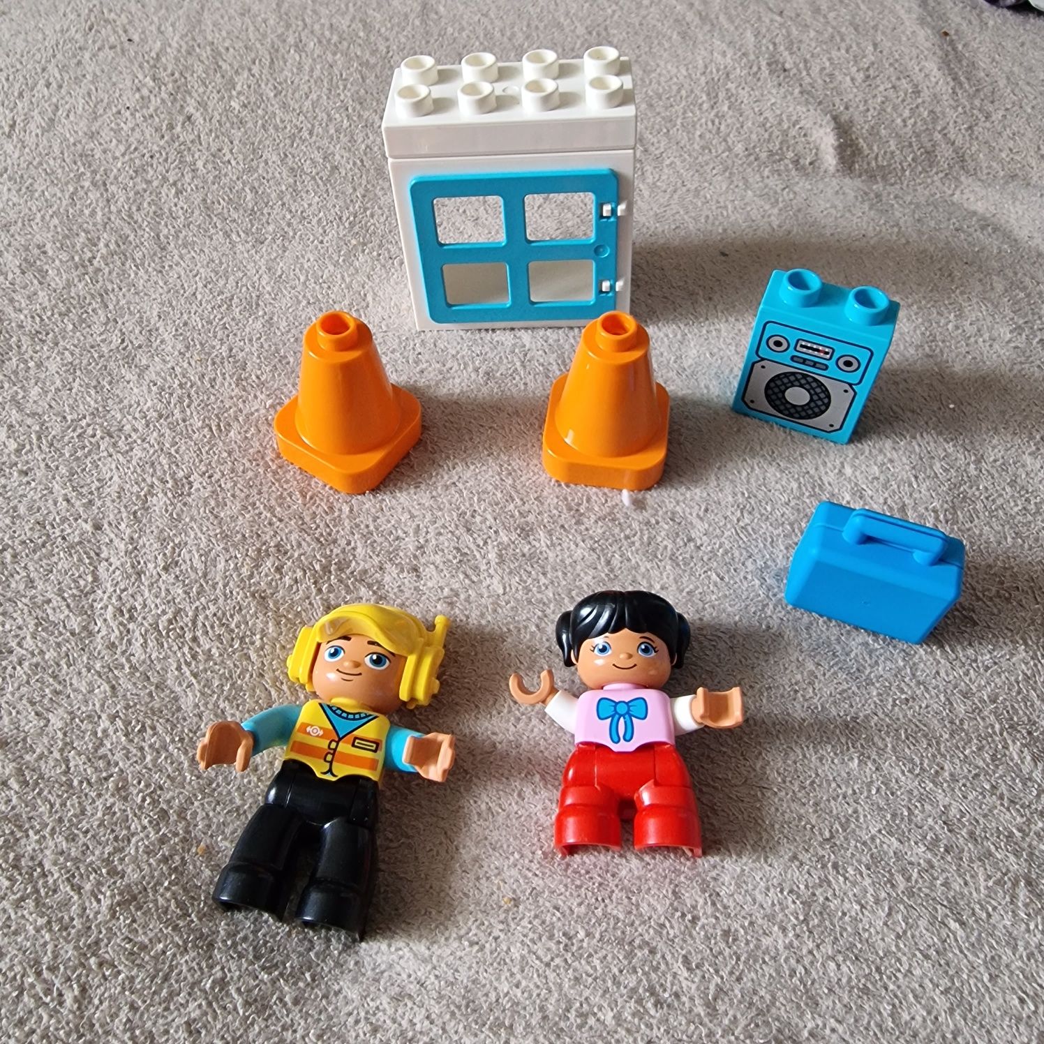 LEGO DUPLO 2 zestawy - lotnisko oraz pizzeria.