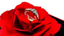 Złoty pierścionek brylanty próba 585 0,07ct 1,89g r.17