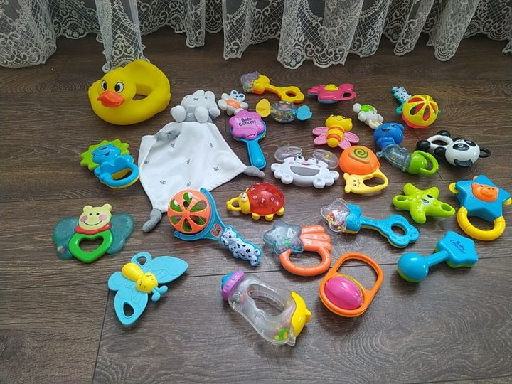 Іграшки,погримушки для найменших