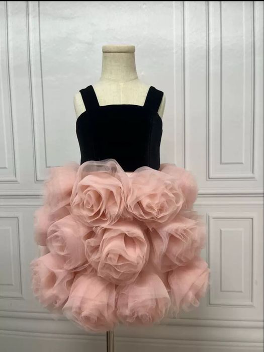 Святкова дитяча сукня з обємними трояндами 130, 140р