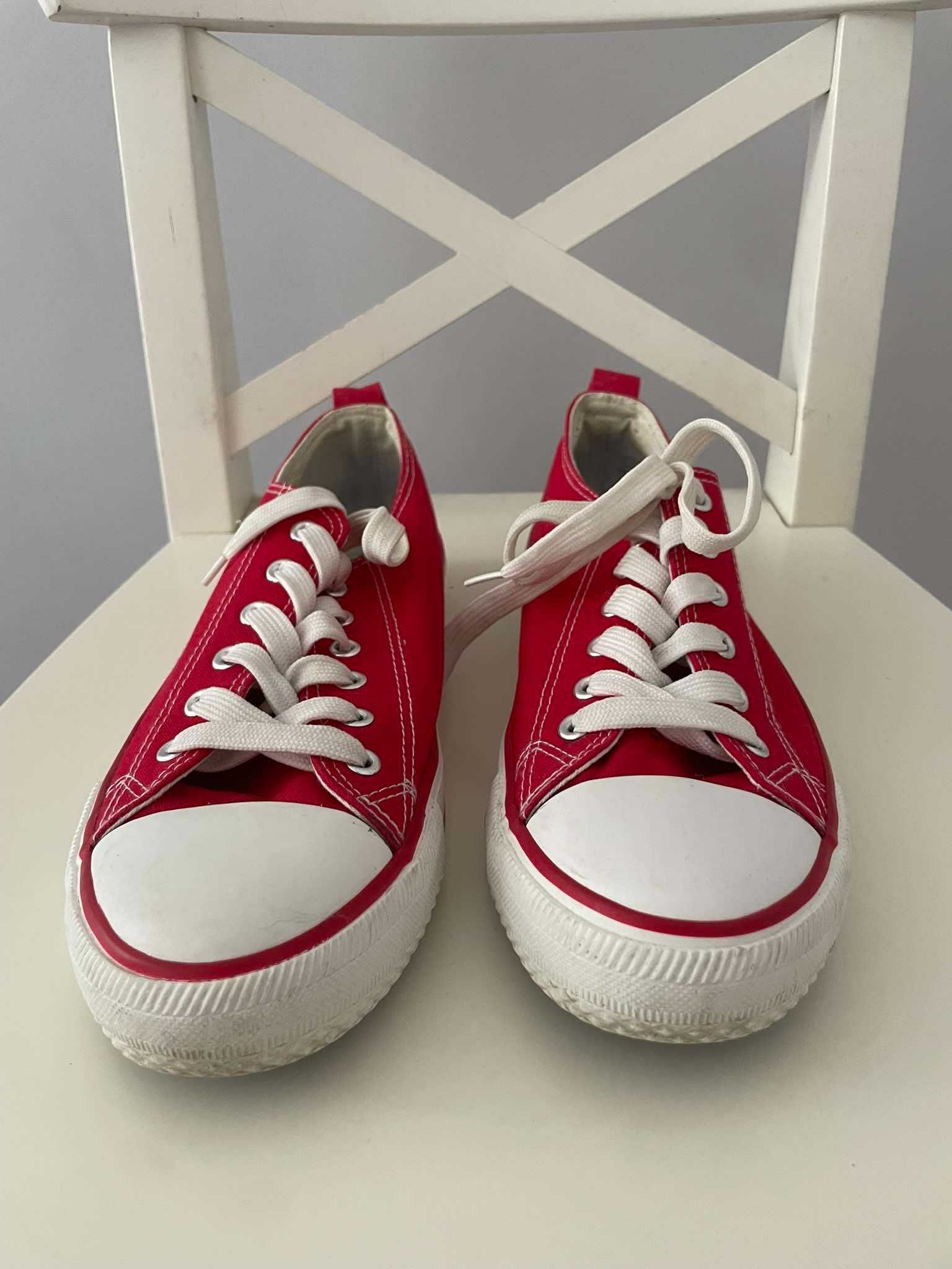 Czerwone trampki, Primark r. 40