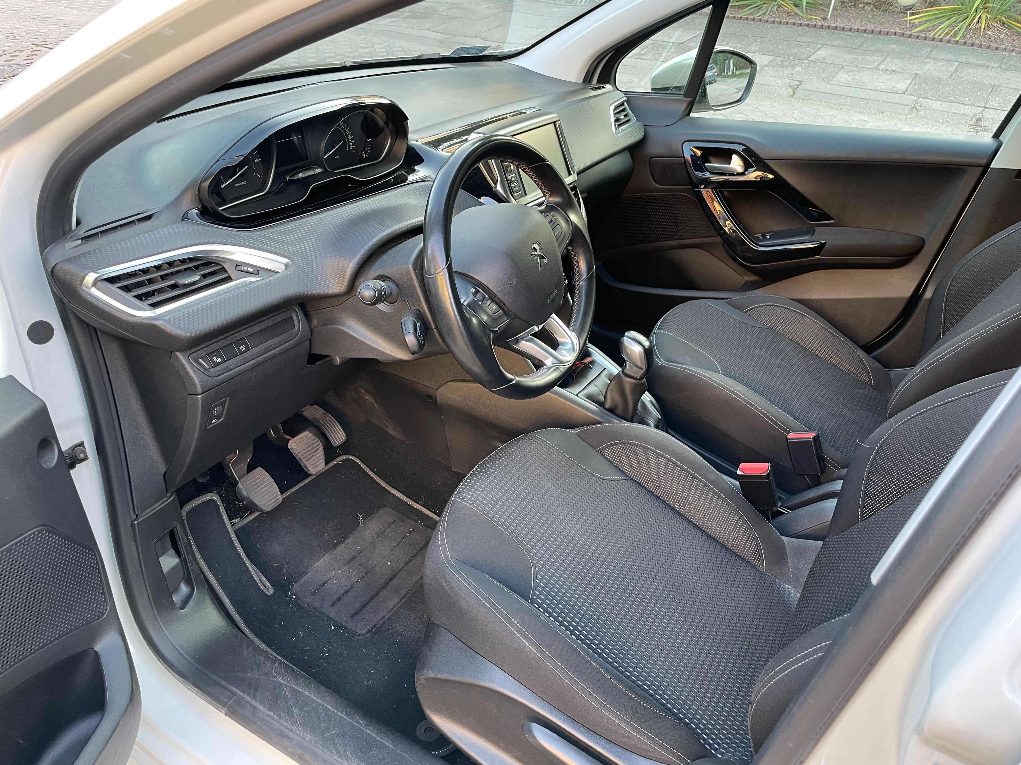 PEUGEOT 208 Allure +