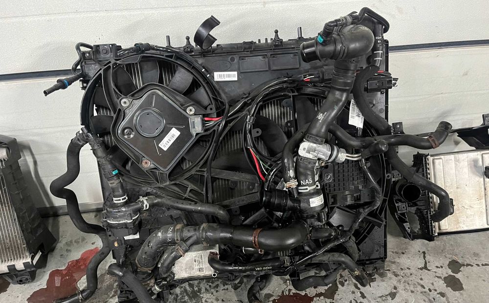 Range Rover Sport L494 Передня панель, телевізор