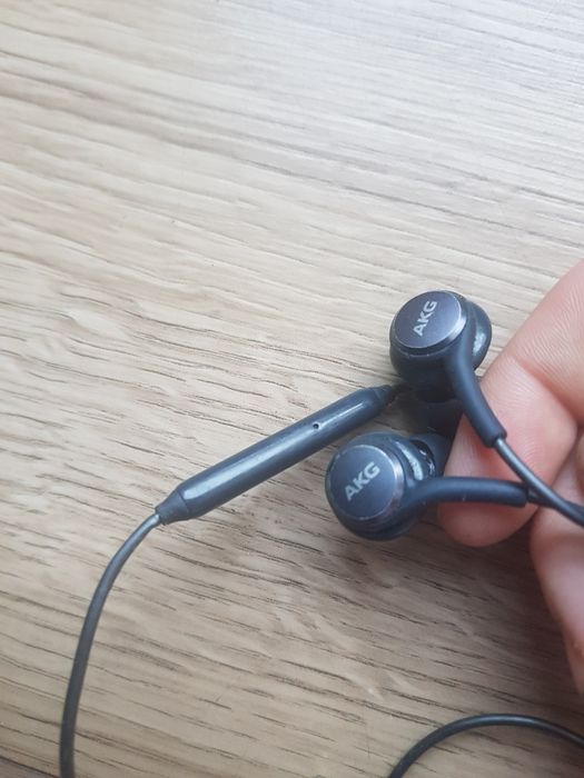 Sluchawki przewodowe marki Samsung AKG