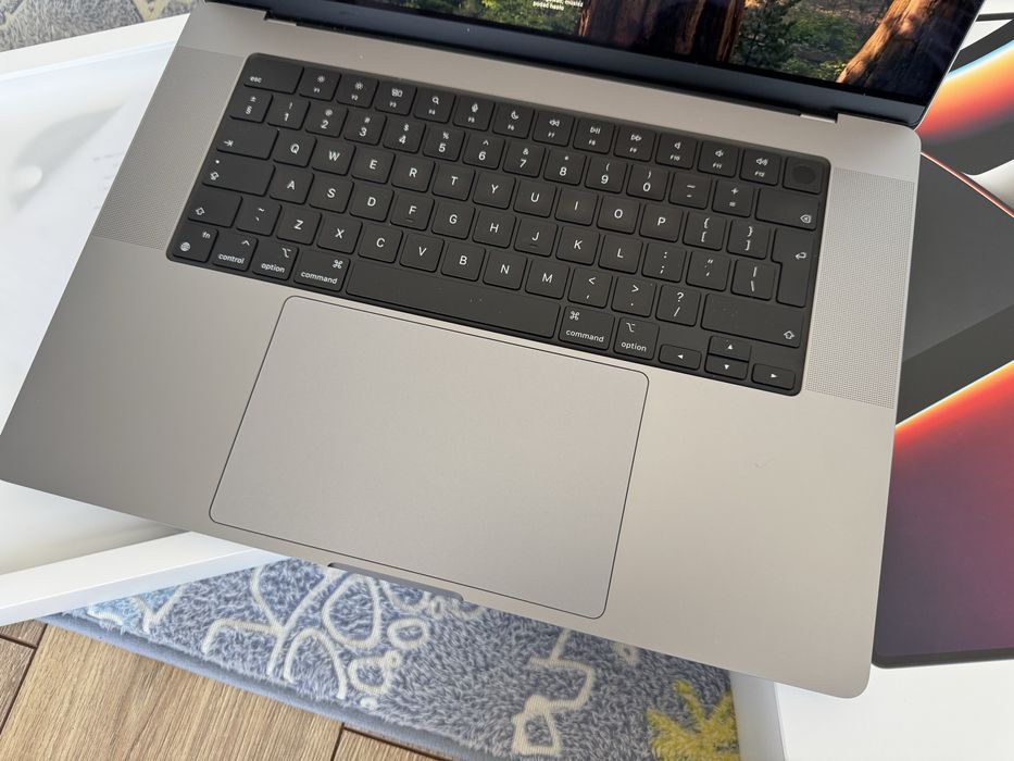 MacBook PRO A2485 M1 16GB 512GB 34 cykle NOWY caly zestaw