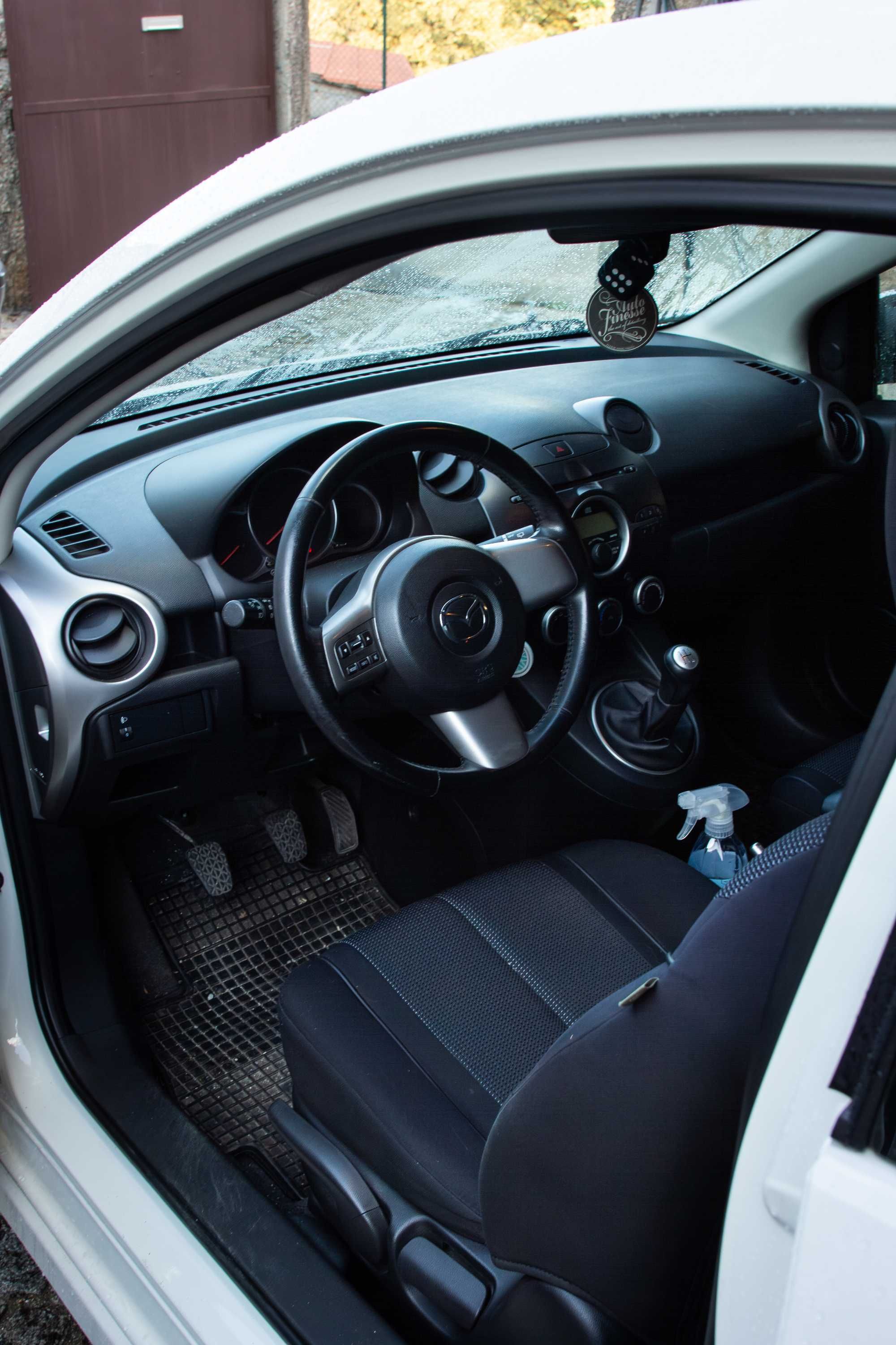 Mazda 2 2010 3 portas
