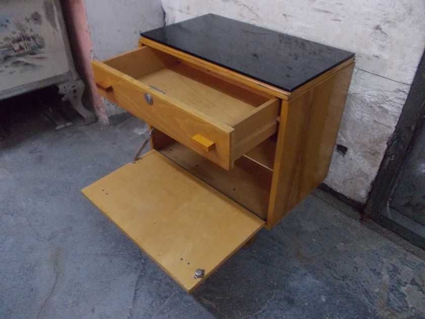 Nieduża szafka nocna, Nový Domov, Czechosłowacja, lata 70.