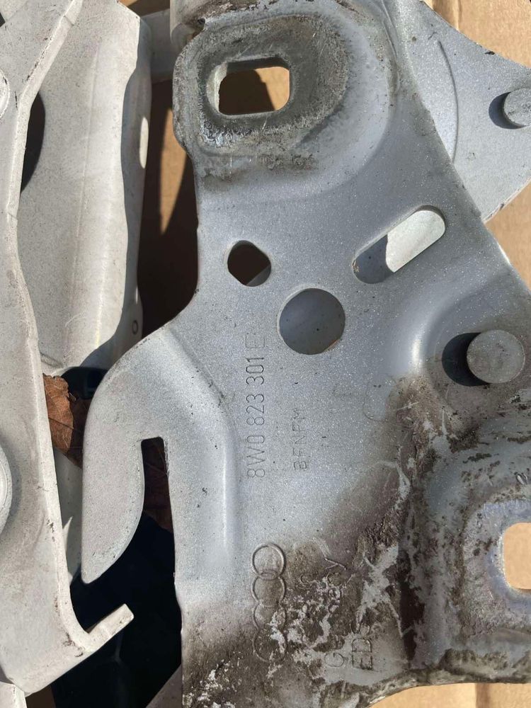 Петля капоту з піропатроном для Audi A4 B9 8W0823823 (права ліва)