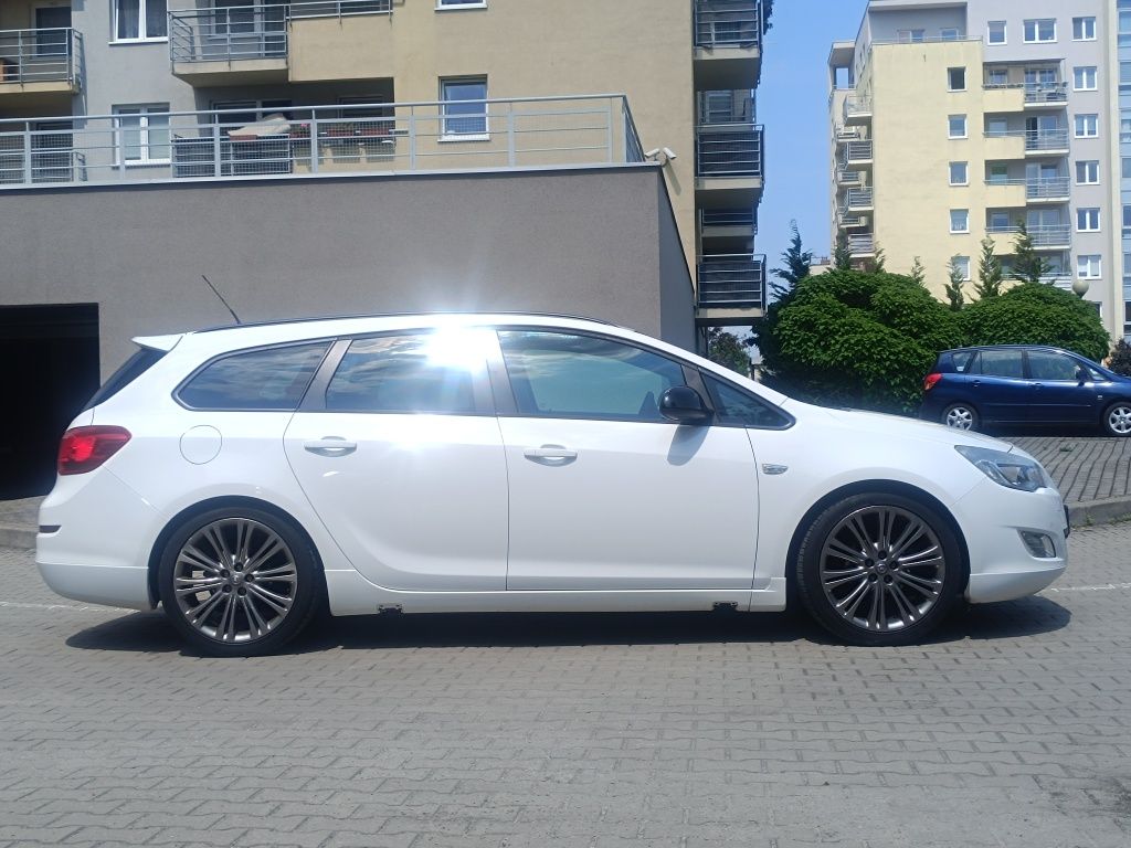 Opel Astra J 1.4T 140km.pakiet OPC, zarejestrowana