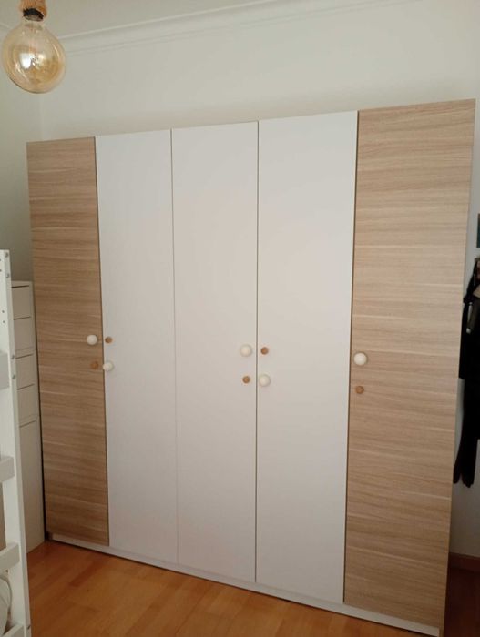 Roupeiro em muito bom estado