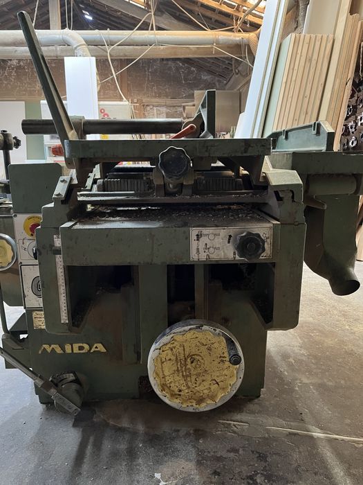 Maquina Universal MIDA