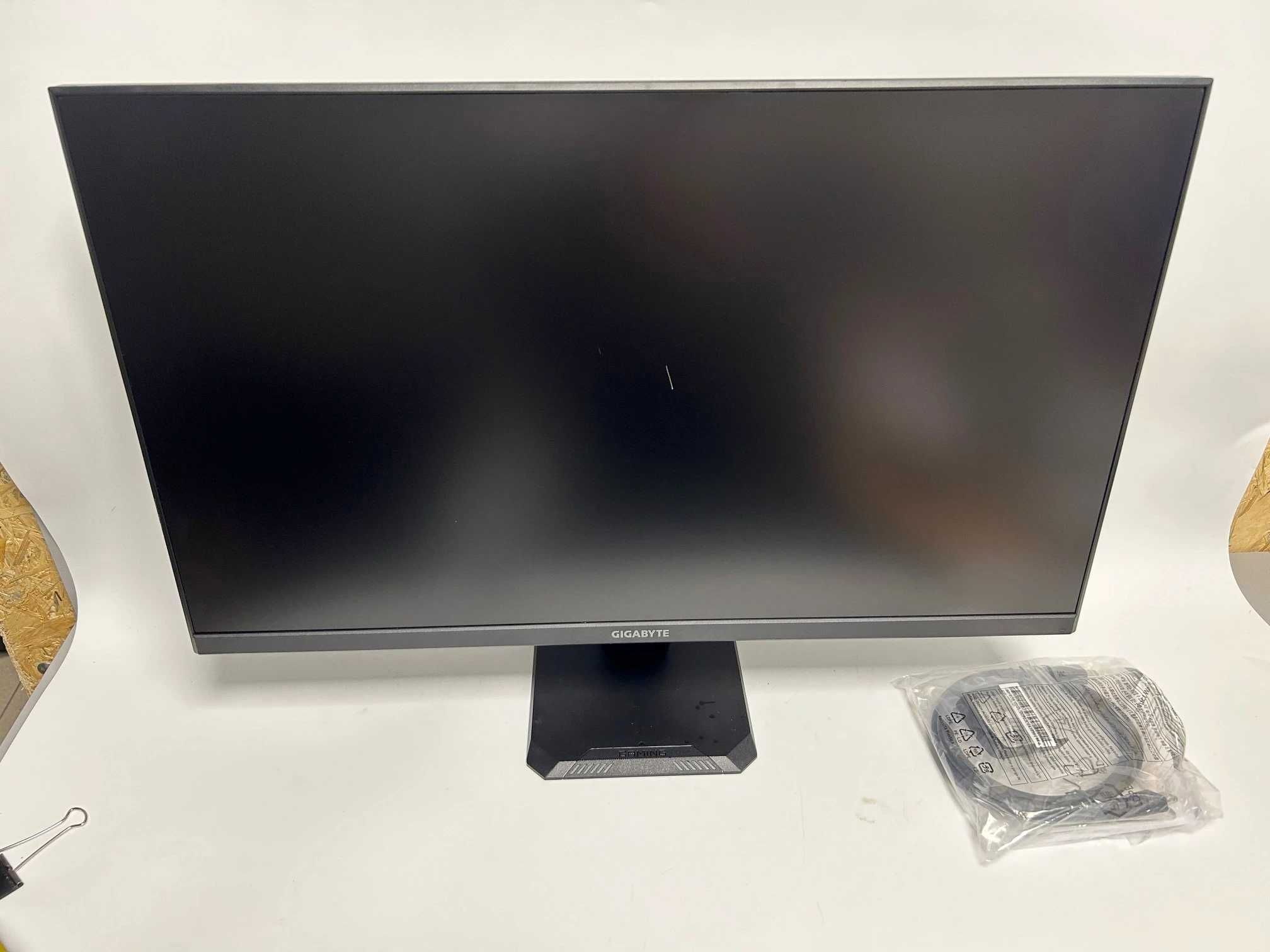 Monitor Gigabyte GS27F 27" rysa na ekranie