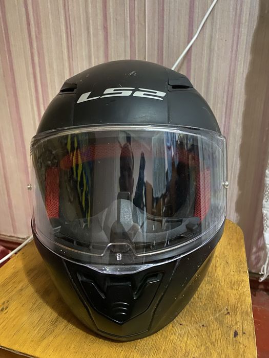 Шлем мото L52 састояние  отличное оригинал  дефектов нету  пишите звон