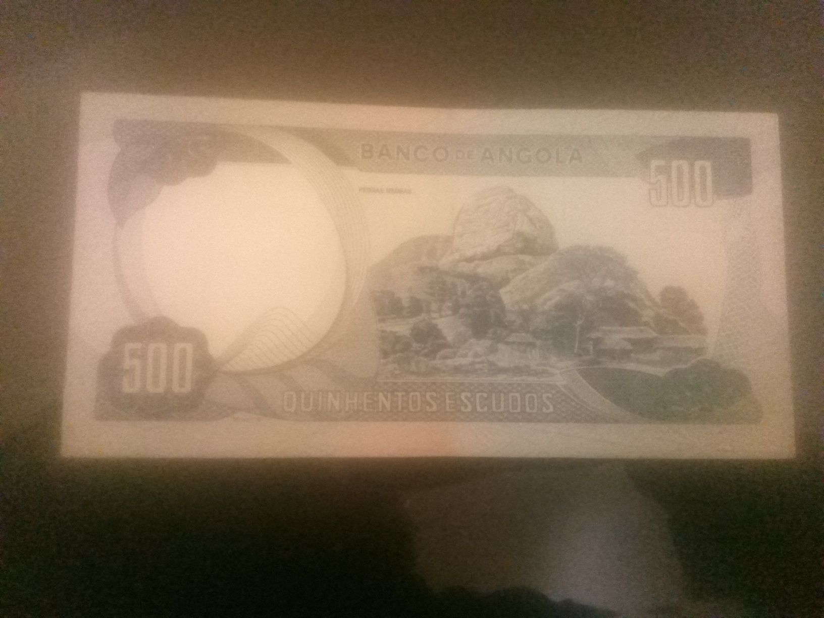 Nota 500 escudos do Banco de Angola. Em bom estado