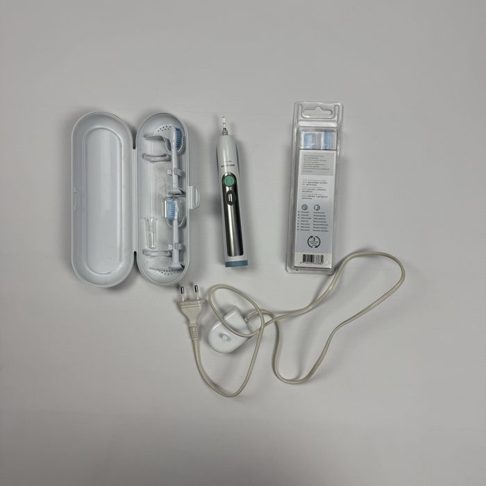 Електрична зубна щітка PHILIPS з 5 новими насадками + кейс + зарядка