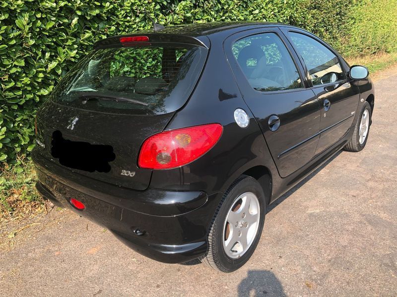 Peugeot 206.     .