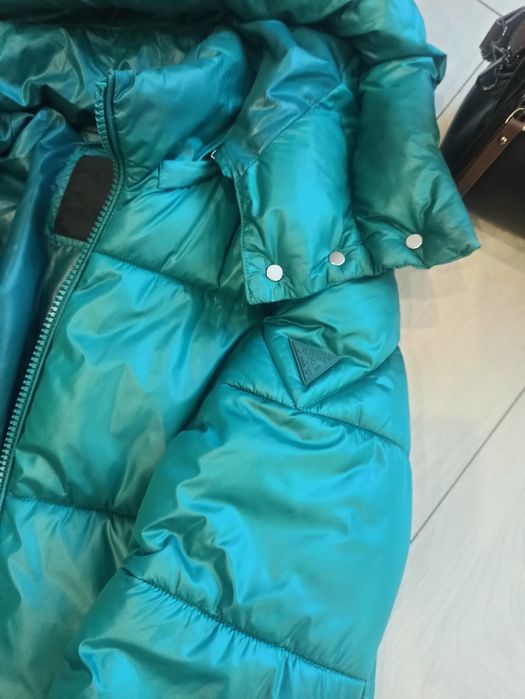 Жіноча курка Guess. Оригінал. Ідеальний стан