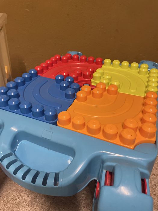 Caixa com mesa de brincar Mega bloks